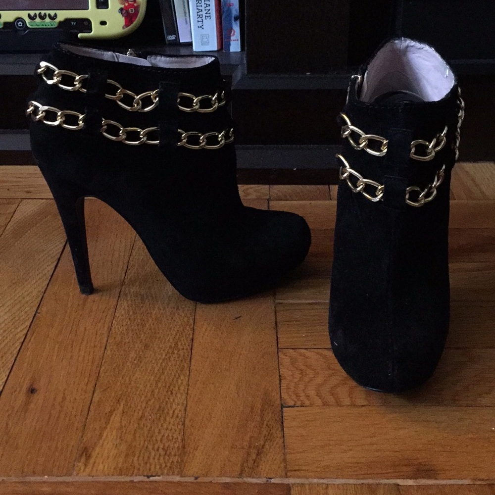 Sexy suede booties